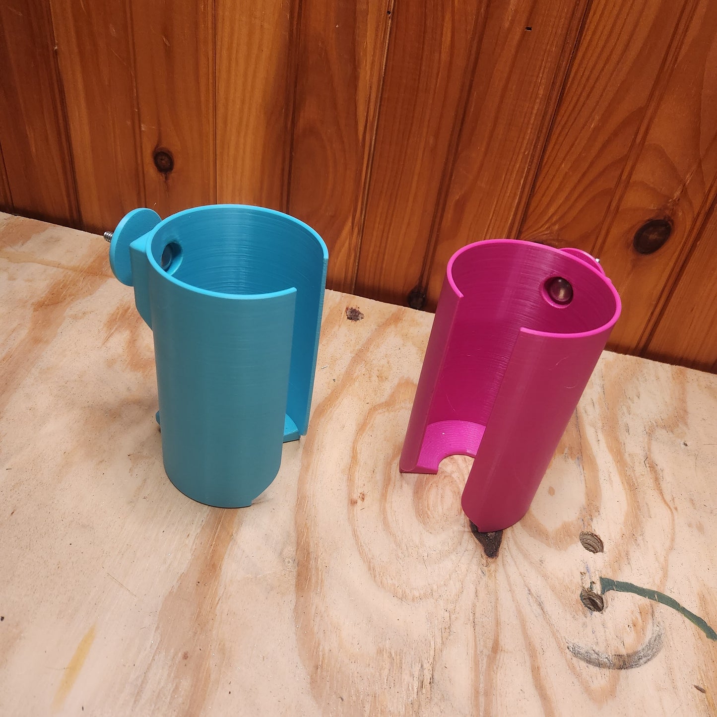 Wire Mesh/Fencing Mount Water Bottle Holder for Small Animals