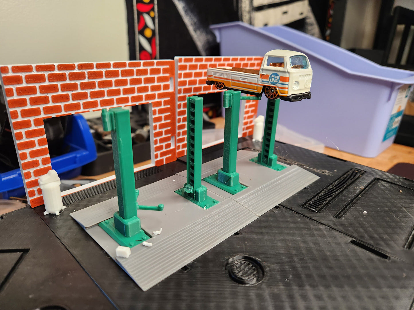 1/64 Miniature 2 Post Lift | Wheel Ramps