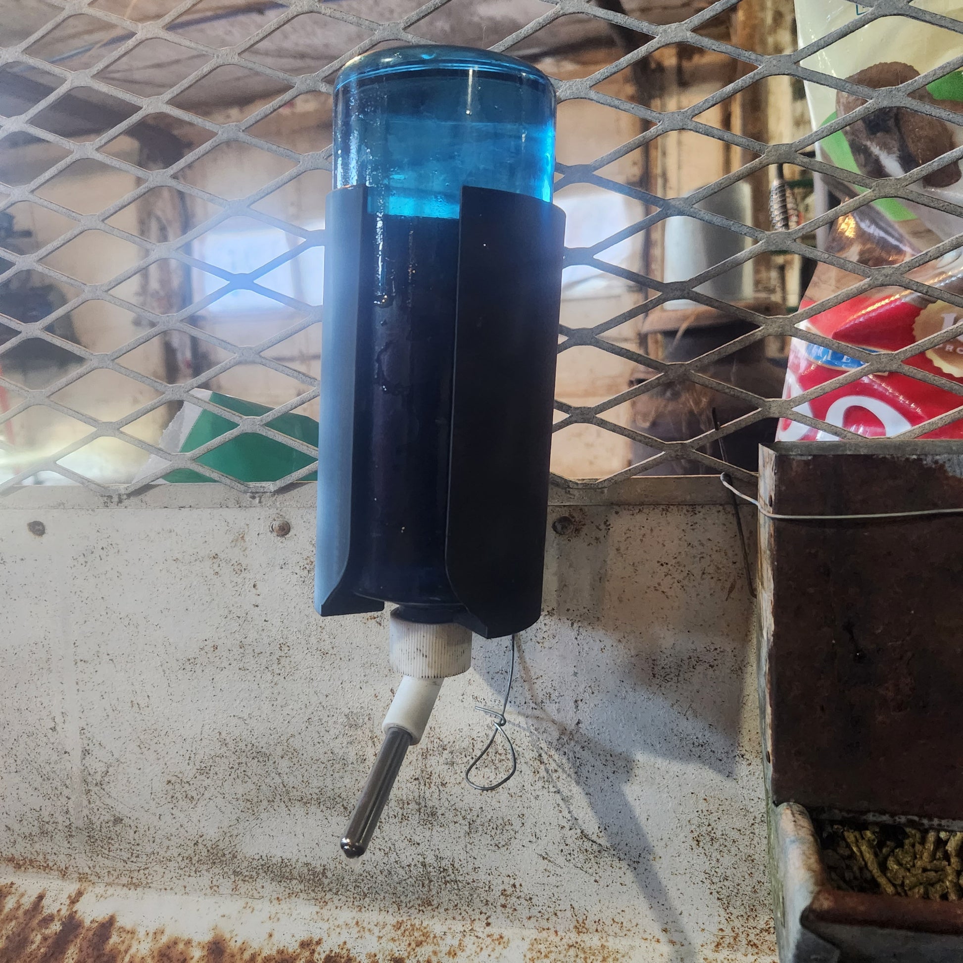 Wire Mesh/Fencing Mount Water Bottle Holder for Small Animals